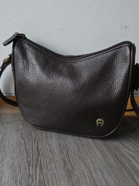 Vintage Etienne Aigner Dark Brown Pebbled Leather Crossbody Shoulder Bag Gold
